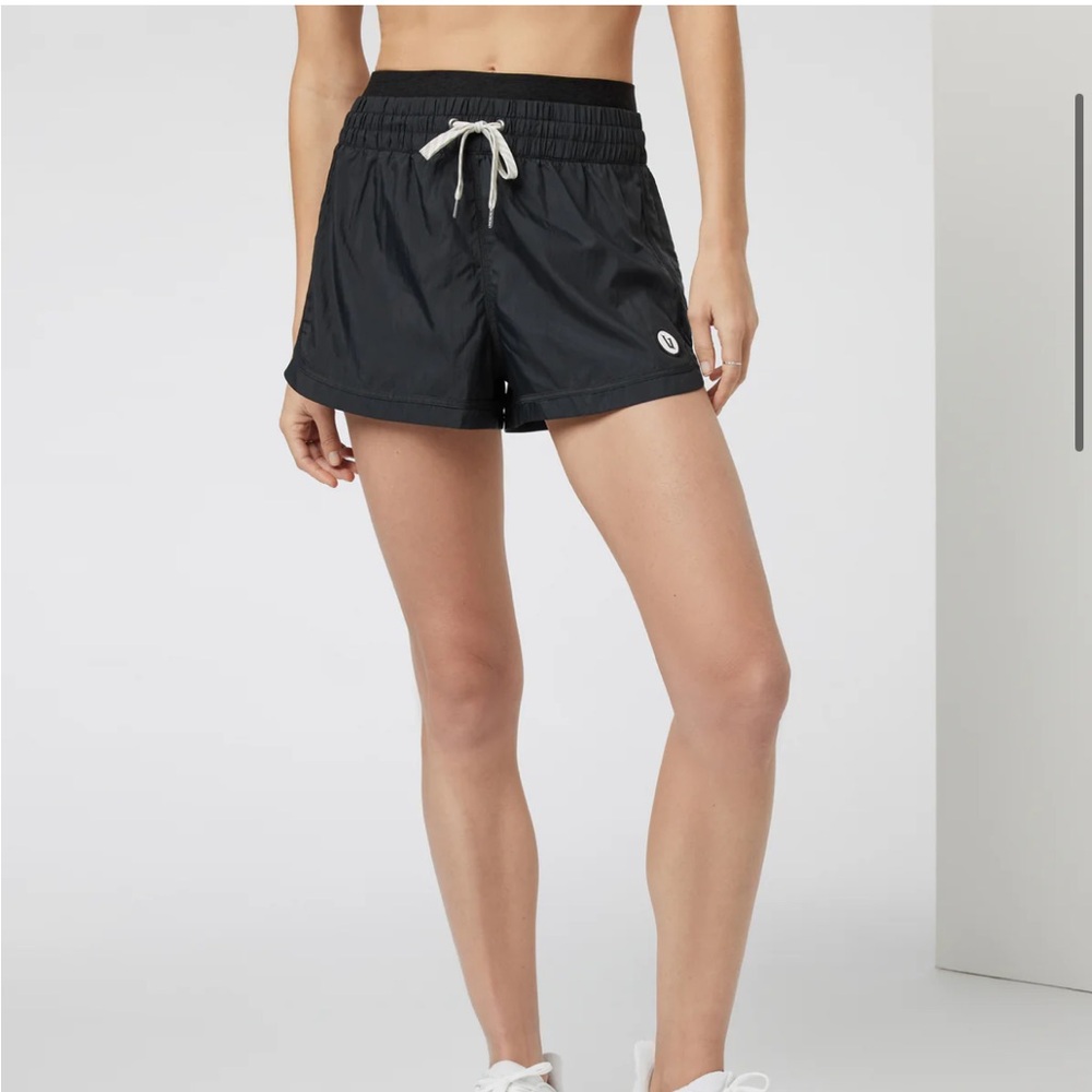 Vuori Halo Sport Short
Size small